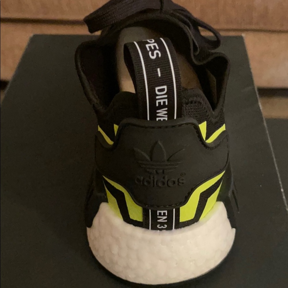 NMD R1 - Picture 2 of 5